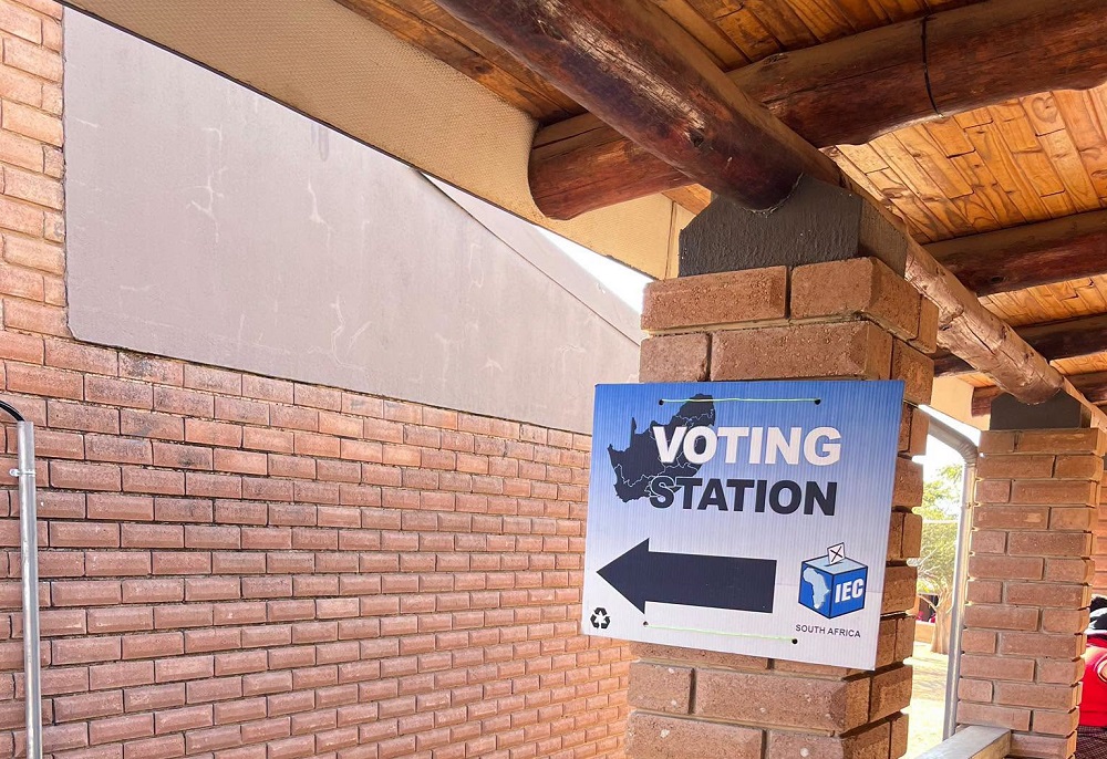 Direction board to a voting station.
